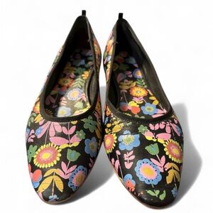 Boden Ballet Flats, Size 8. Black with Floral Print. SKU 20
